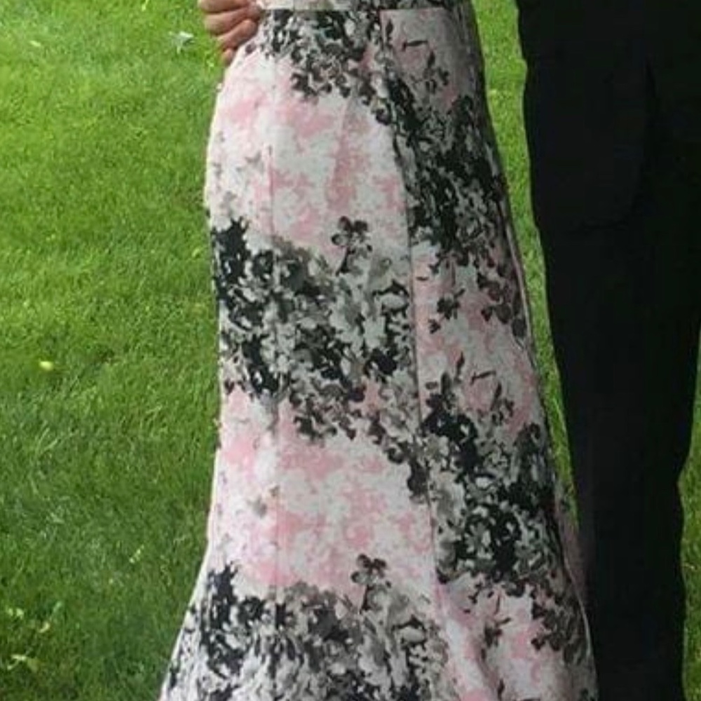 Prom Dresses - Picture 3 of 3
